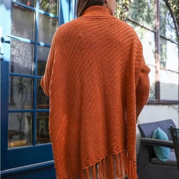 Cute Rust Color Poncho - Picture 2 of 3